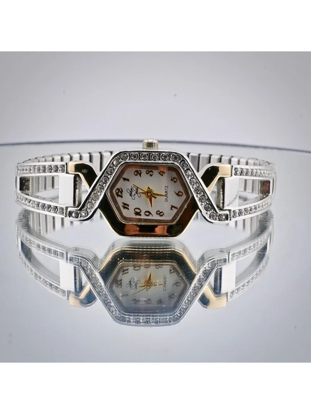 Ladies Glam & Glow 2 Tone & Crystal Bezel Stretch Quartz Needs New Battery..